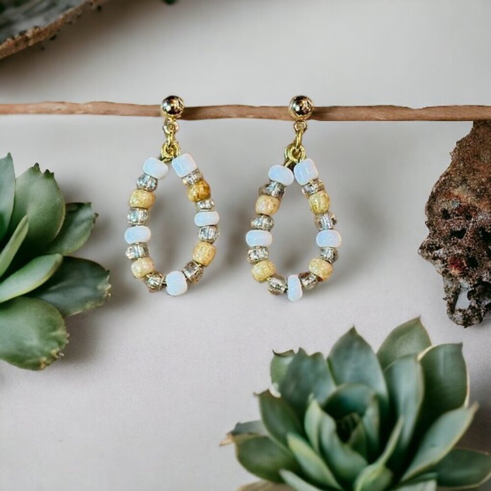 LISA LYNN DESIGNS Handmade Beaded Post Earrings